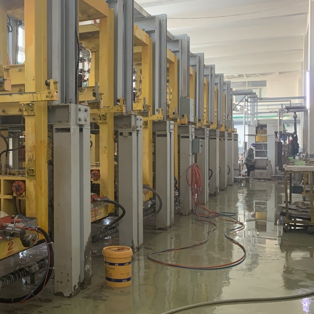 High-pressure casting lines producing large ceramic sink bodies at the TAITAO plant